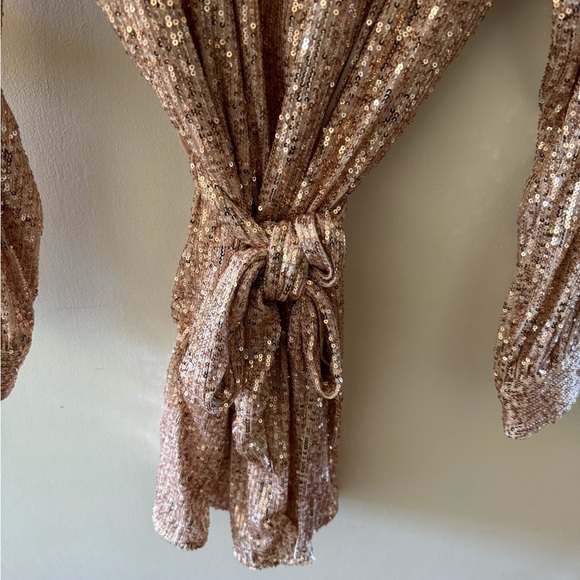 Aria Cove sequin batwing sleeve mini shift dress with belt gold Size 16 (NWT) - Picture 14 of 16